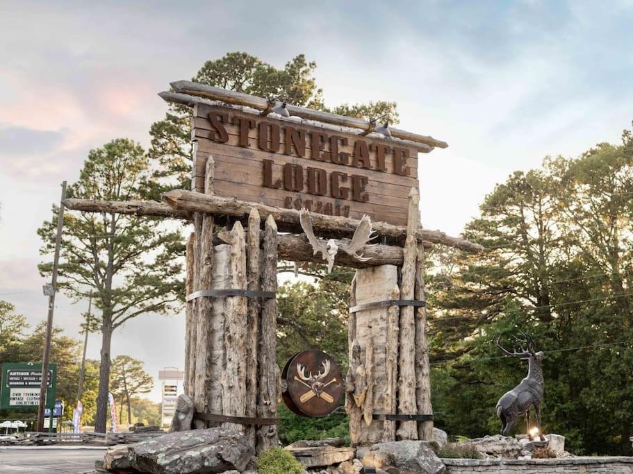 Stonegate Lodge 2 Queen Beds Fast Wifi 50In Tv Salt Water Pool Room # 305 Eureka Springs Eksteriør bilde
