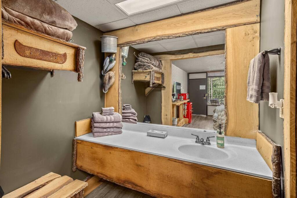 Stonegate Lodge 2 Queen Beds Fast Wifi 50In Tv Salt Water Pool Room # 305 Eureka Springs Eksteriør bilde