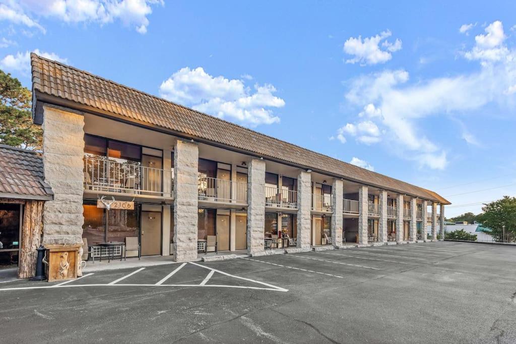 Stonegate Lodge 2 Queen Beds Fast Wifi 50In Tv Salt Water Pool Room # 305 Eureka Springs Eksteriør bilde