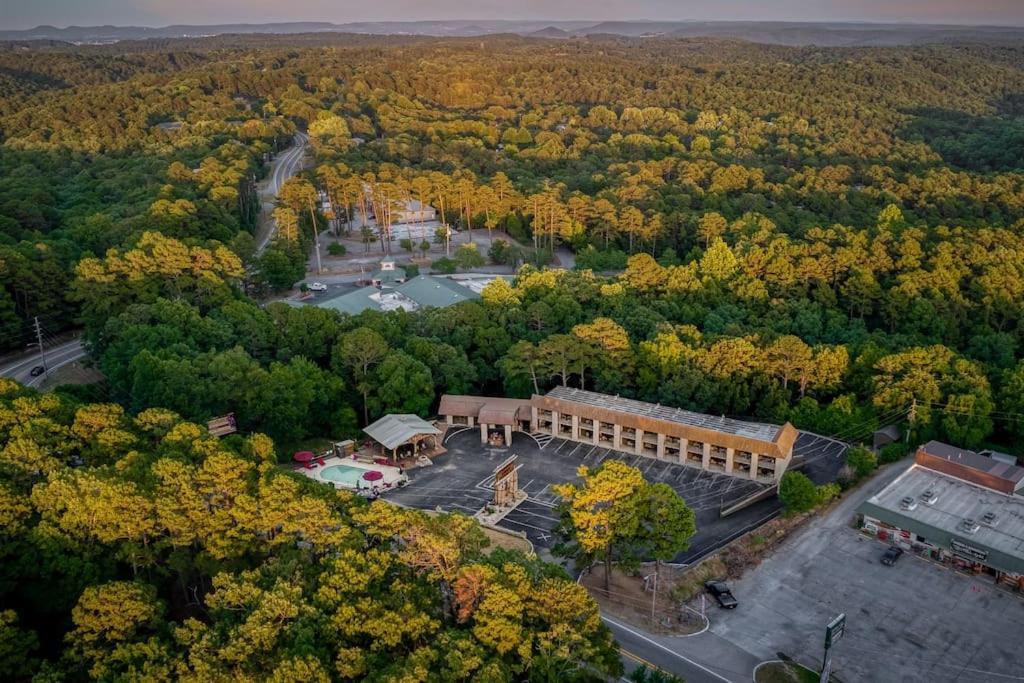 Stonegate Lodge 2 Queen Beds Fast Wifi 50In Tv Salt Water Pool Room # 305 Eureka Springs Eksteriør bilde