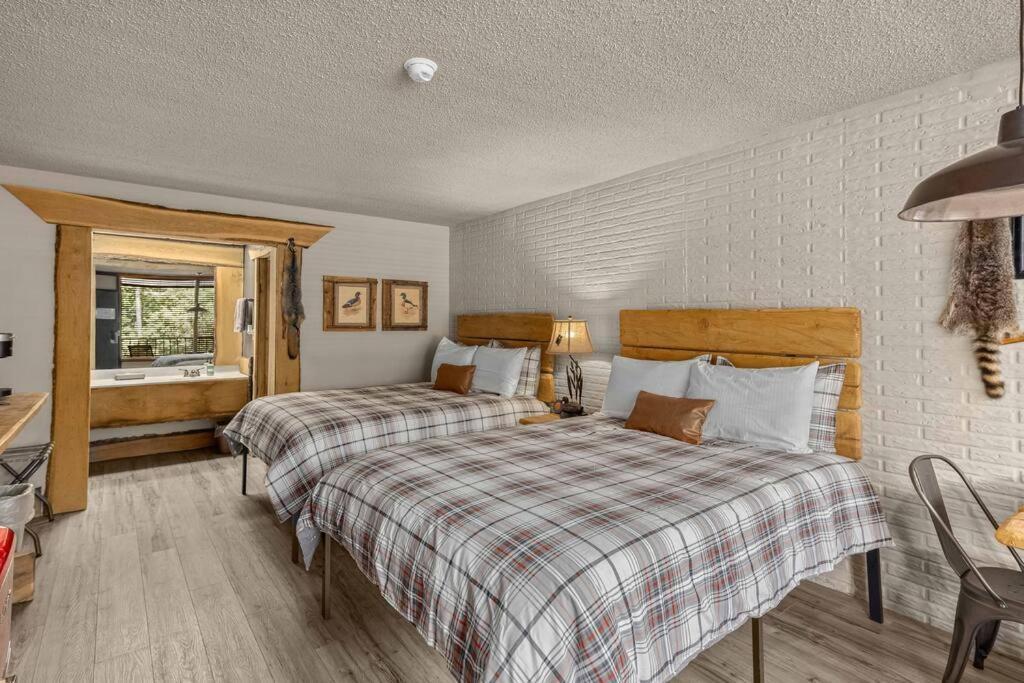 Stonegate Lodge 2 Queen Beds Fast Wifi 50In Tv Salt Water Pool Room # 305 Eureka Springs Eksteriør bilde